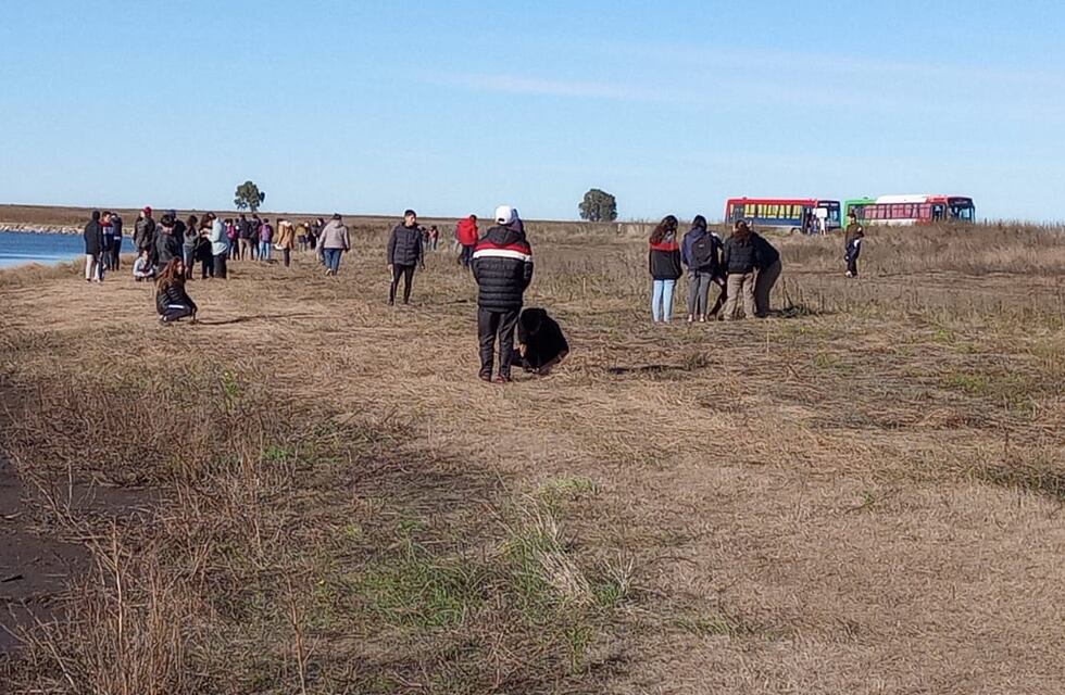 Alumnos de la Escuela Secundaria Nº 2 de Tres Arroyos visitaron la Laguna Goizueta