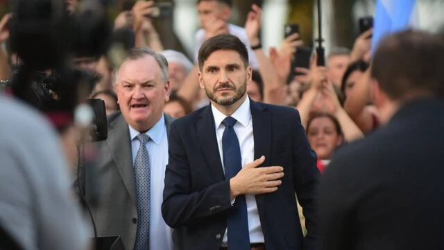 Felipe Michlig acompañó al titular de la Casa Gris en su ingreso a la Legislatura.