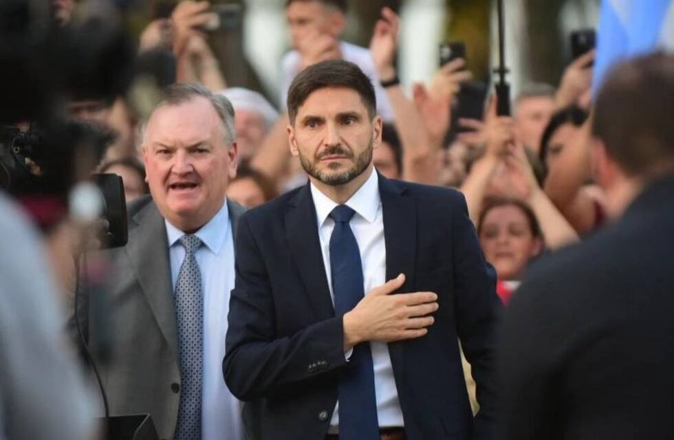 Maximiliano Pullaro asumió como gobernador de Santa Fe: “Vamos a dejar nuestra vida”