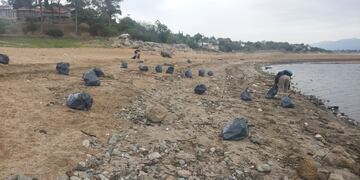 Limpieza de las costas del lago San Roque en Villa Carlos Paz. (Foto: Municipalidad VCP).