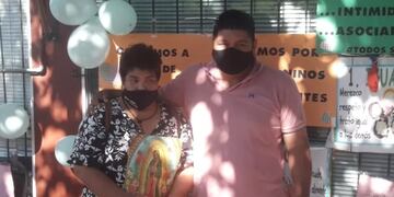 Familiares de la nena extraída de sus padres adoptivos en Eldorado esperan frente al Juzgado una pronta resolución