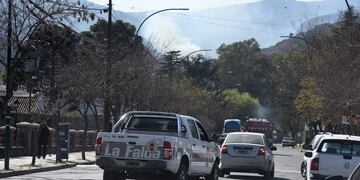 Continúa activo el incendio en la zona de La Falda y Huerta Grande. (La Voz)