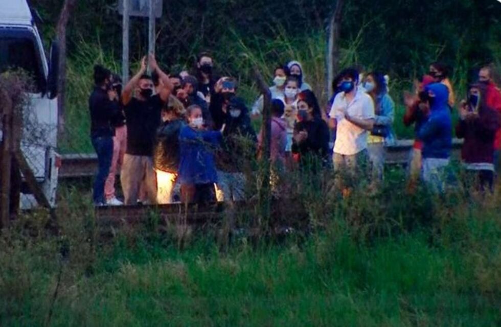 Nuevas restricciones: un micro que venía de Brasil está varado en Paso de los Libres