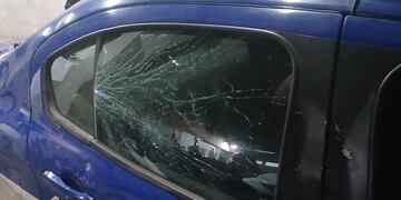 Los vecinos dañaron los móviles policiales en el procedimiento en barrio Villa Revol.