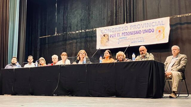 La sindicalista Rosana Zamora presidió el encuentro en el auditorio de Luz y Fuerza.