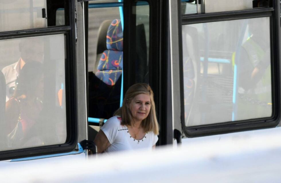 Celia Cuccittini le regaló a Mirtha Legrand una camiseta de Lionel Messi