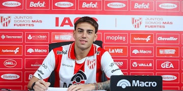 Matías Fonseca firmó como refuerzo de Instituto. Delantero italo-uruguayo (Prensa IACC).