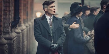 El actor Cillian Murphy interpreta a Tommy Shelby en la serie "Peaky Blinders".