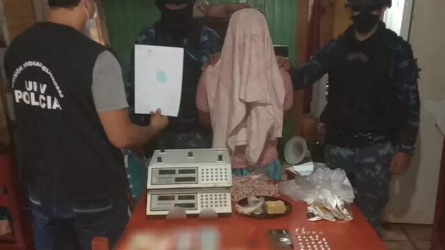 Desbaratan un “kiosco” narco en Puerto Iguazú y entre las drogas incautadas encuentran pasta base.