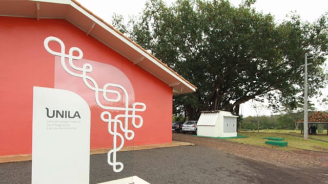 El 50 por ciento de los cupos se destina a estudiantes que cursaron sus estudios secundarios en escuelas públicas o que se encuentran en situación de vulnerabilidad socioeconómica.
