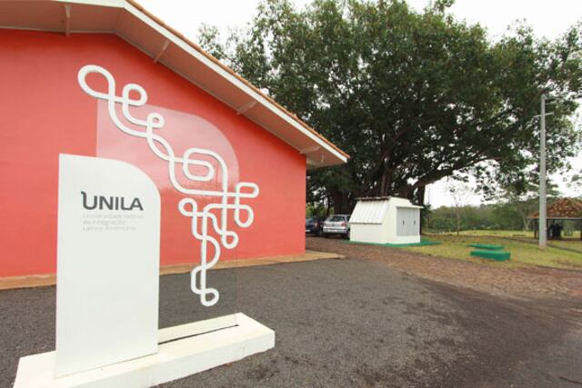 El 50 por ciento de los cupos se destina a estudiantes que cursaron sus estudios secundarios en escuelas públicas o que se encuentran en situación de vulnerabilidad socioeconómica.