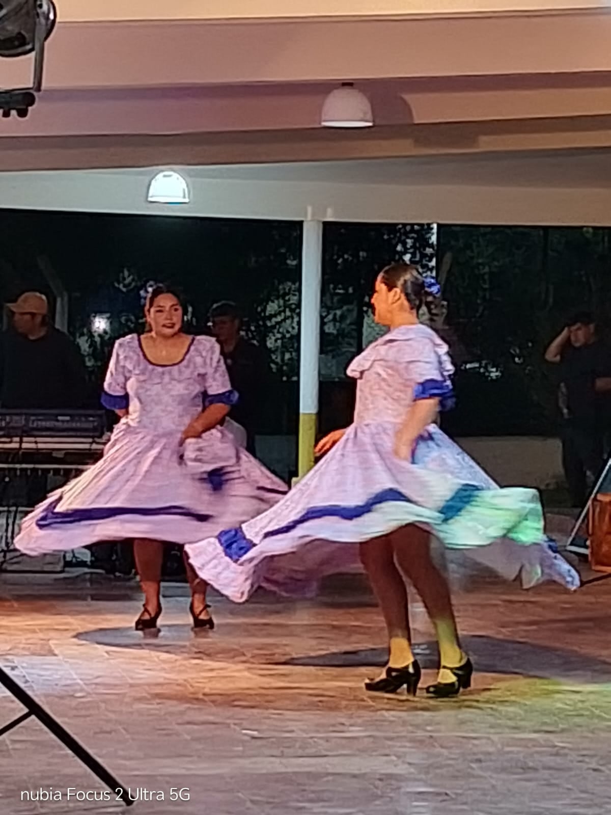 La Escuela 10 fue sede de una jornada que combinó danza, escenario y tradición en Amaicha del Valle. (Foto Sol Alvarez Natale)