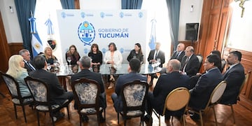 En el encuentro en Casa de Gobierno, se planteó la necesidad de protocolos contra el bullying y se destacó la articulación de los tres poderes del Estado.