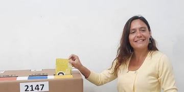 Valeria Soltermam votando