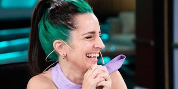 La youtuber visitó la mesa de Juana. (Twitter Mirtha Legrand)