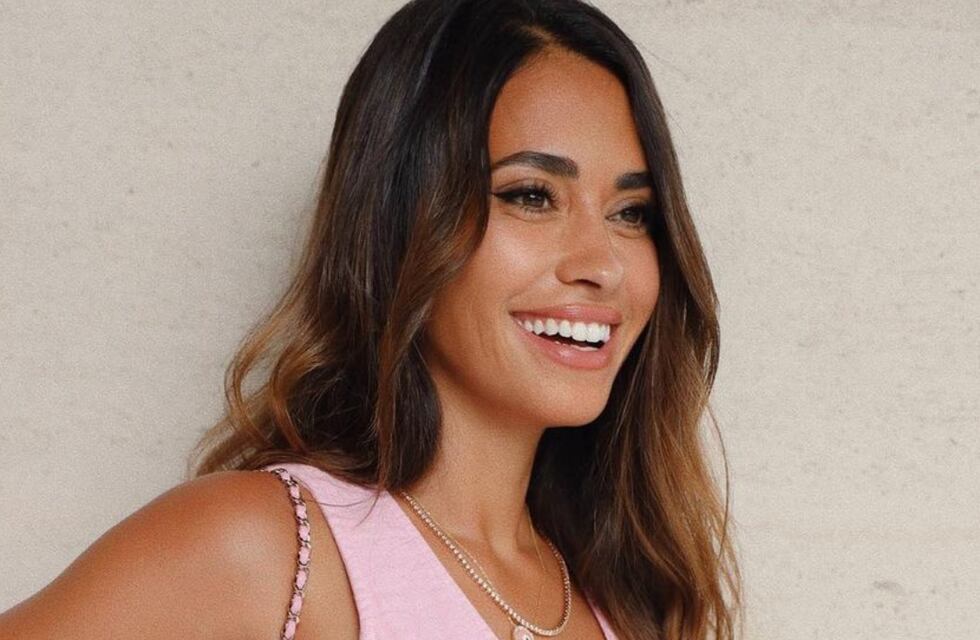 Una diosa: Antonela Roccuzzo se llevó todas las miradas con su vestido “total black” para el Balón de Oro 2023