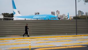 Milei declarará a la empresa Aerolíneas Argentinas sujeta a privatización. (AP/Rodrigo Abd)