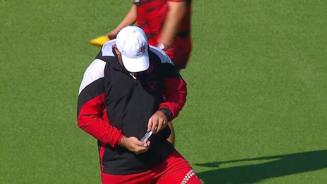 Nicolás Longo, PF de Instituto, hizo lo suyo antes del Talleres-Instituto, desparramando sal (Captura).