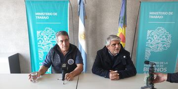 Walter Correa, Ministro de Trabajo de la provincia brindó una conferencia de prensa en su visita a Tres Arroyos