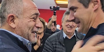 Elecciones 2023: Luis Juez saluda a Guillermo Cavigliasso, intendente elector de General Cabrera. (La Voz)