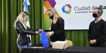 Apertura de los sobres para mejorar las veredas en el macrocentro