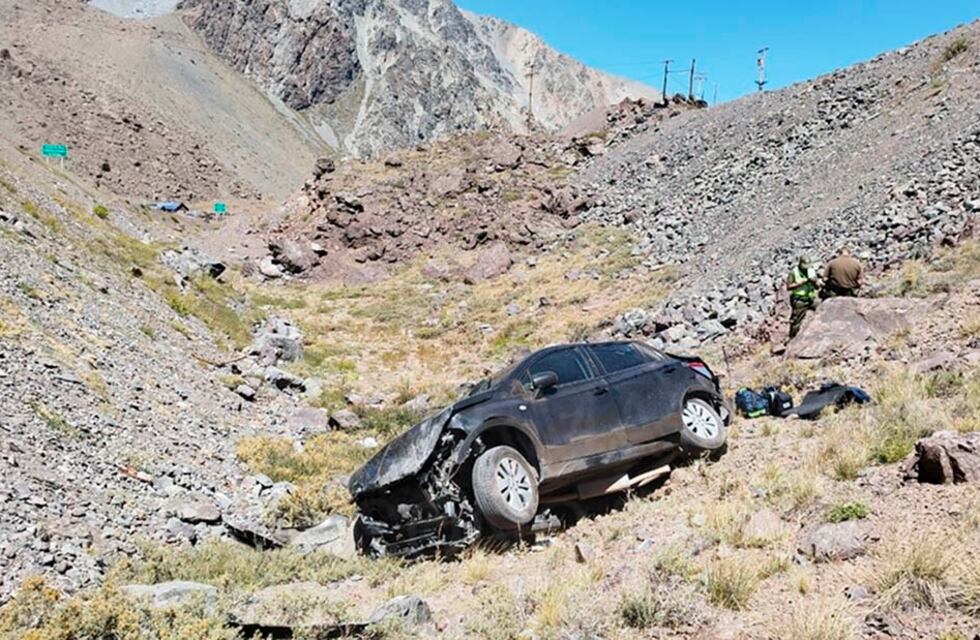 Fatal accidente en Alta Montaña: se desbarrancó un auto y dos mujeres fallecieron