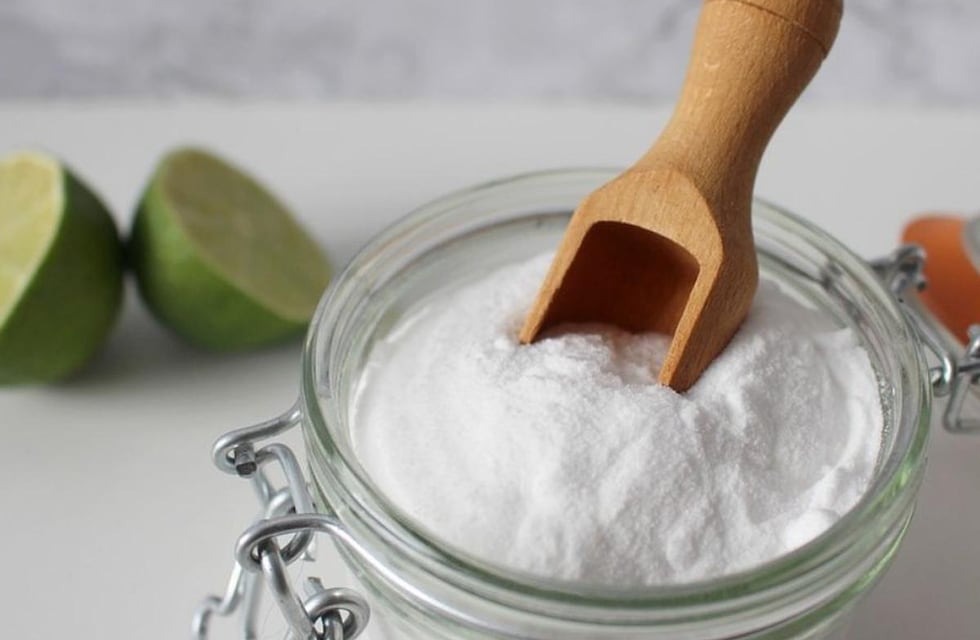 Cuál es el beneficio que trae colocar un plato con bicarbonato de sodio debajo de la cama