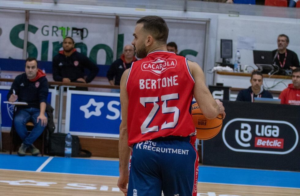 Tremendo juego de Pablo Bertone para el UD Oliveirense y para poner la serie 1 a 0 ante el CD Povoa