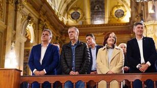En el 50° aniversario del fallecimiento de Perón: Martín Llaryora, Juan Schiaretti, Alejandra Vigo y Daniel Passerini en la Catedral de Córdoba. (Gobierno de Córdoba).