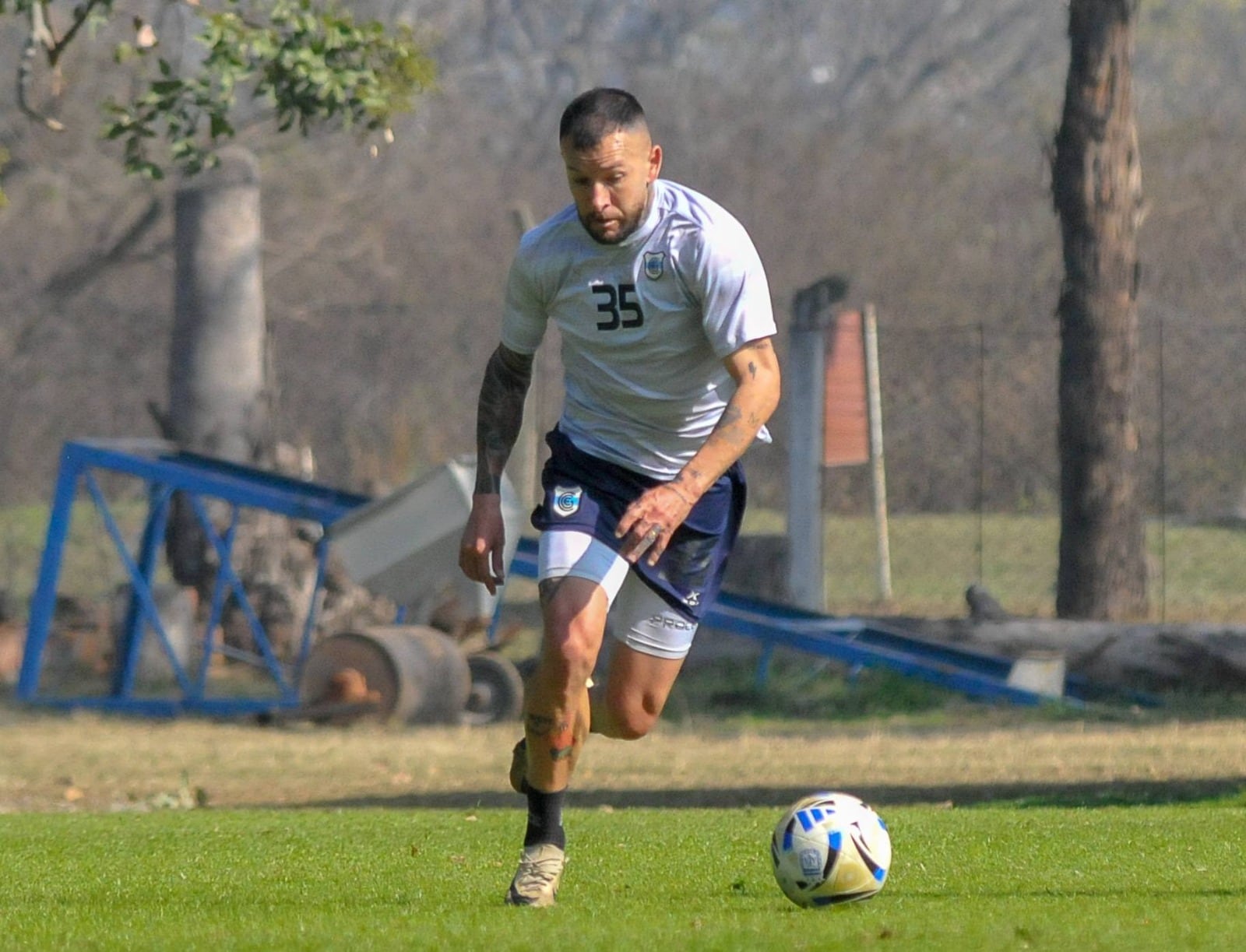 El “Lobo” jujeño necesita sumar de a tres para no perderle pisada a Gimnasia de Mendoza y seguir prendido en la lucha por la cima de la Zona B. Maxi Casa habló del sustancial apoyo que significa el aliento del público en el estadio.