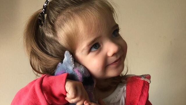 Valentina responde al tratamiento y empezó a caminar. (@fabianrocatti)