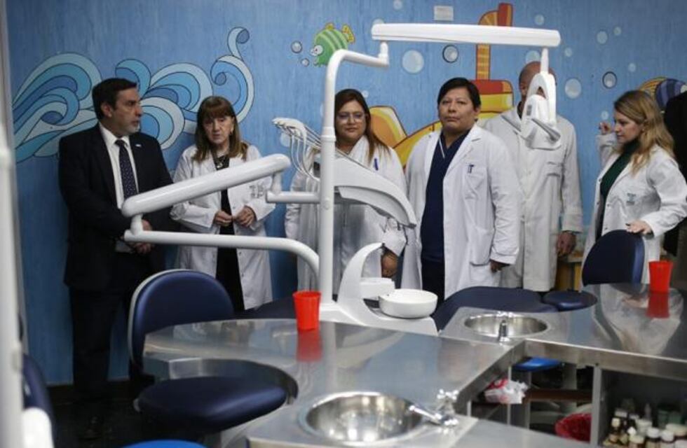 Medina Ruiz recorrió el área de odontología del Hospital del Niño Jesús