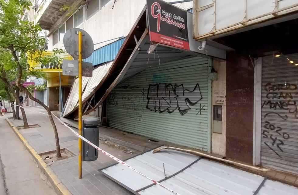 Caída de árboles, voladura de techos y cortes de luz en Córdoba: así seguirá el tiempo este lunes 30