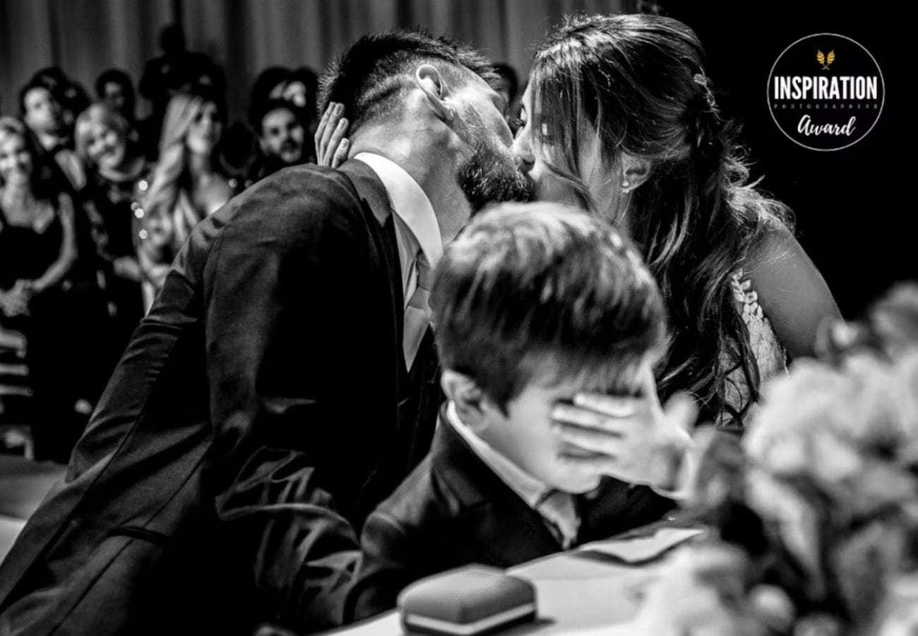 El beso de Messi y Antonela que se ganó un premio internacional.