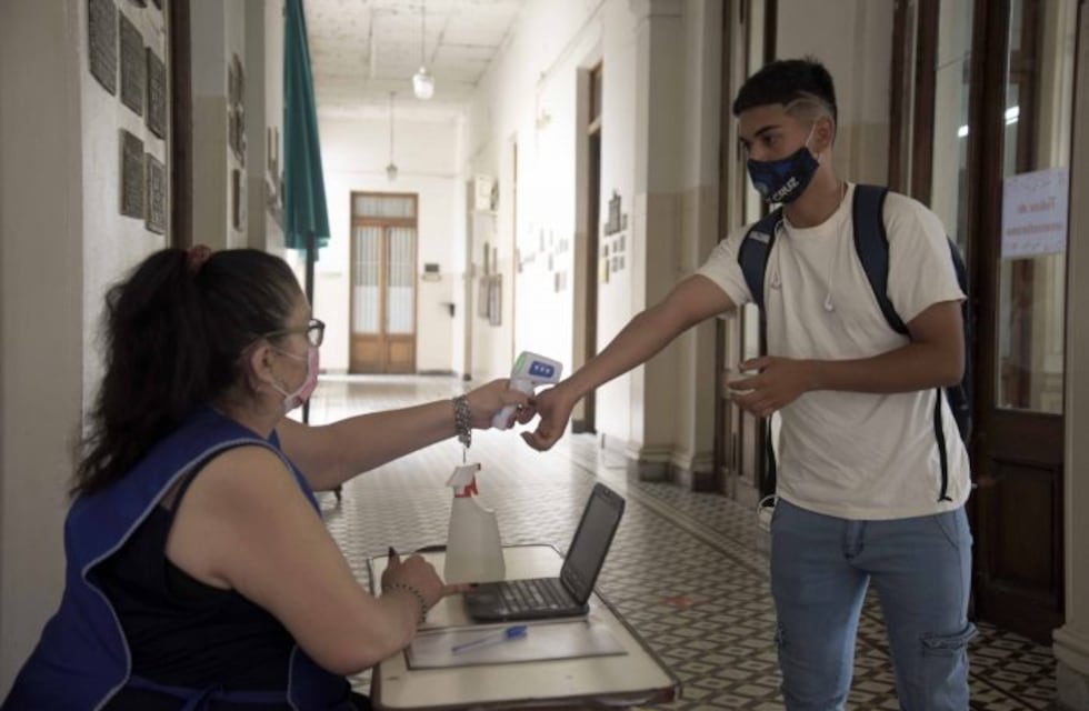 Las inscripciones a primer año de las escuelas secundarias mendocinas serán presenciales y virtuales
