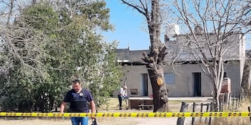 Uno de los allanamientos realizados por la Policía en Villa Dolores en el marco de la causa por el crimen de Santiago Aguilera. (La Voz)