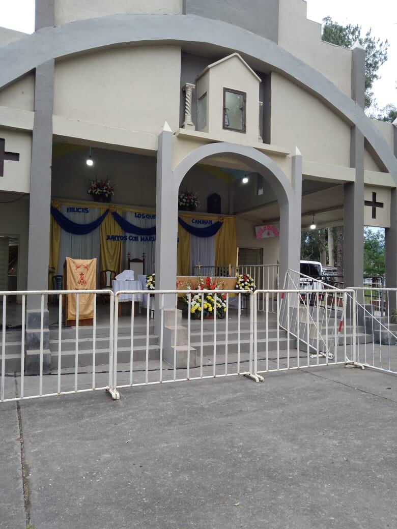 Los Fieles llegan al santuario de La Reducción.