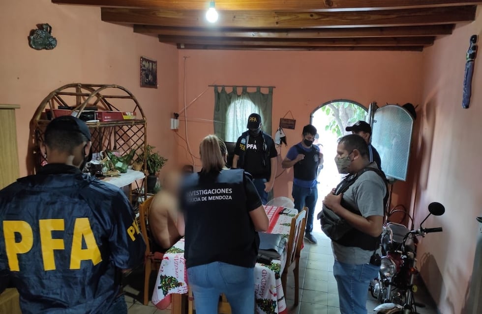 Detuvieron a un hombre acusado de enviar pornografía infantil a una menor