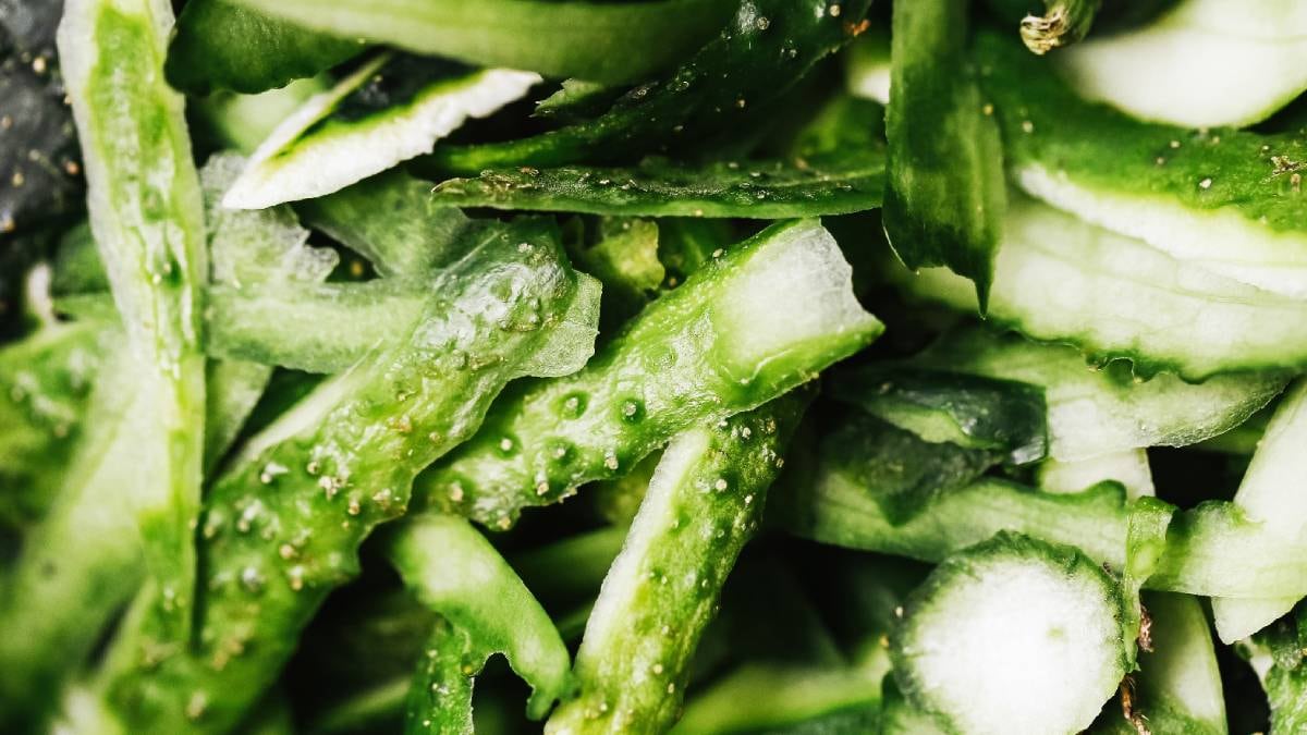 Por qué colocar cáscaras de pepino en las ventanas