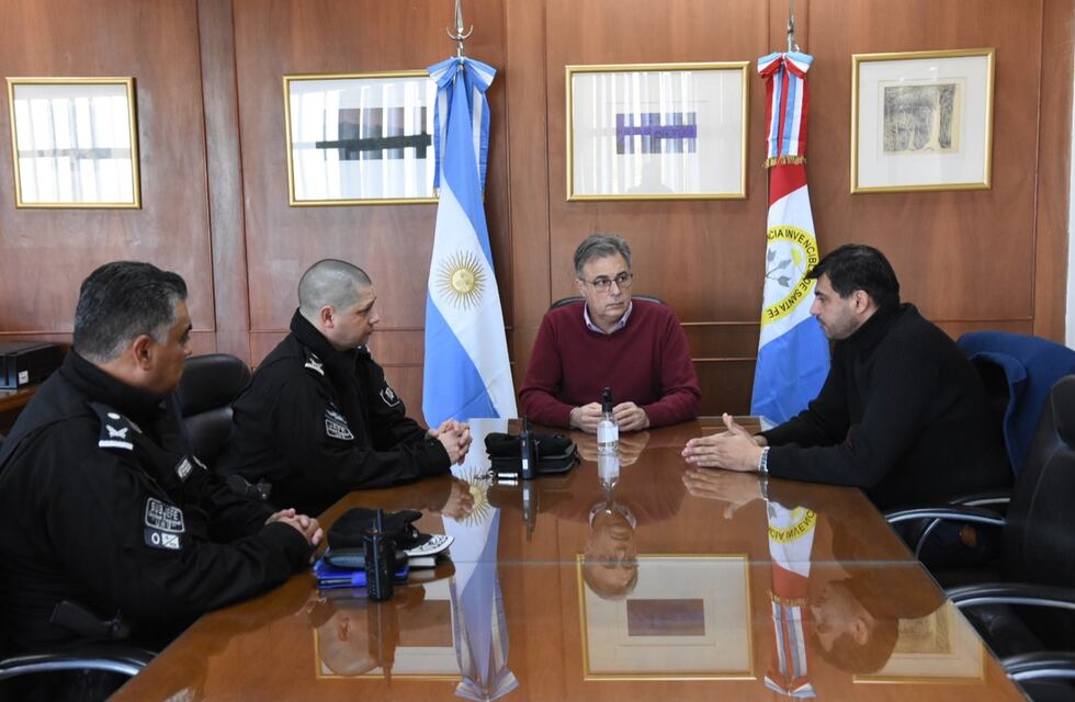 Primera reunión entre el Intendente Luis Castellano con el nuevo Jefe de Policía de la URV, José Carruega
