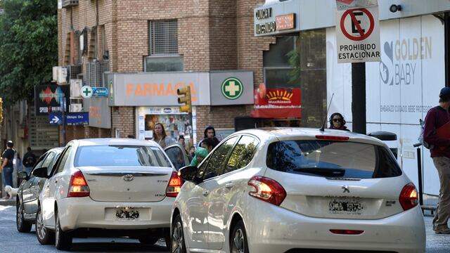 Estacionar en lugares prohibidos es la principal causa de las multas en la ciudad (Ramiro Pereyra / Archivo)