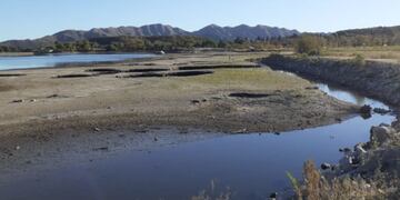 Dique Cruz de Piedra, el cual abastece a la ciudad de San Luis, con imponente baja