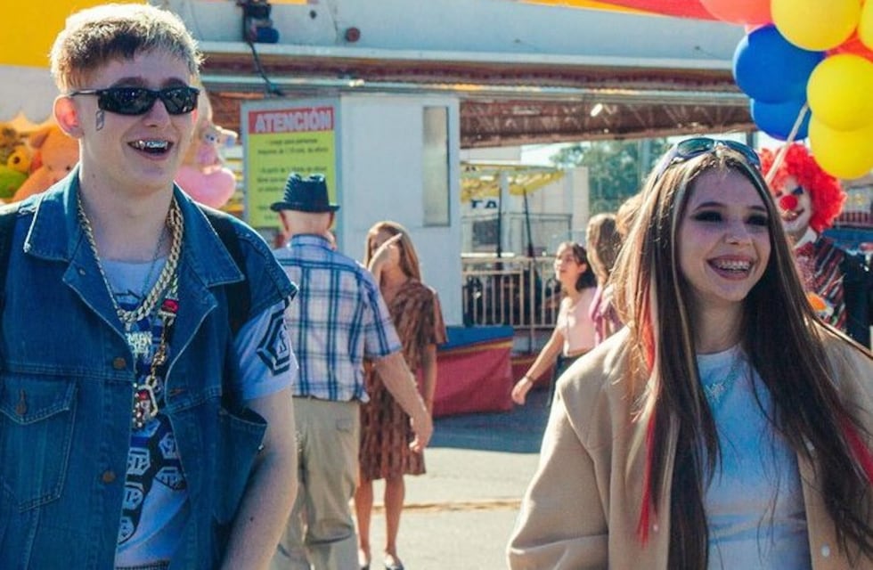 Dillom y Saramalacara estrenaron el colorido videoclip de “Rocketpowers”