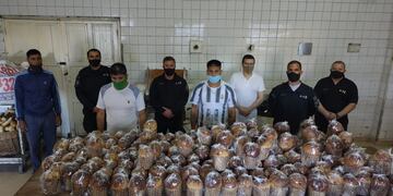 Navidad solidaria: internos de la Unidad 7 de Azul elaboraron 200 pan dulces para donar