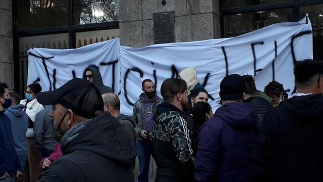 Cientos de personas se convocaron en las puertas de la Municipalidad de General Pueyrredón para reclamar justicia, seguridad y un fallo ejemplar contra los responsables.