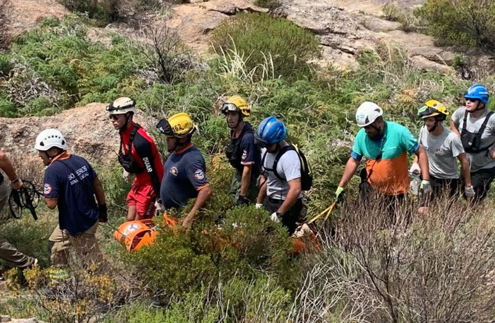 Viva de milagro: cayó 10 metros de altura mientras paseaba por las Sierras de Córdoba