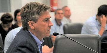 Leandro Zdero, diputado provincial por la UCR, manifestó en declaraciones radiales su enérgico rechazo al aumento salarial del 40% para senadores, diputados nacionales y personal del Congreso