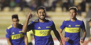 Eduardo Salvio anotó el gol tras el polémico penal que le cobraron a Boca.