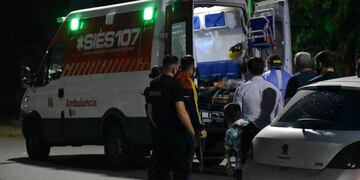 Dos jóvenes fallecieron tras un choque en Navidad. El siniestro vial ocurrió en Puerto General San Martín. Tiago Molina y Alexander Lara iban en moto cuando impactaron contra un Toyota Corolla.