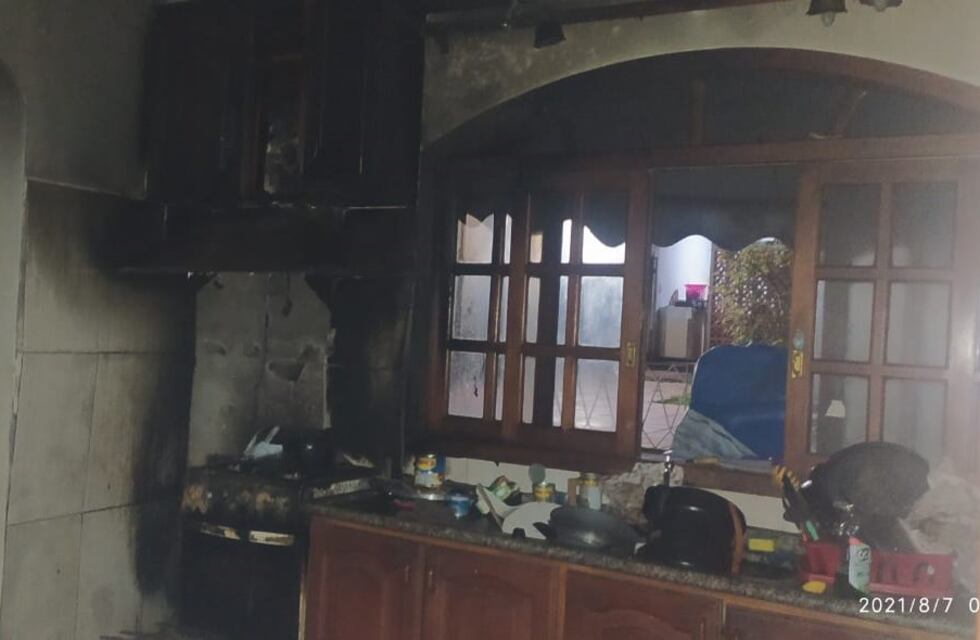 Iguazú: bomberos voluntarios acudieron a dos incendios en la ciudad.
